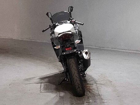 2024 Kawasaki Ninja 400, серебристый, 615000 рублей, вид 4