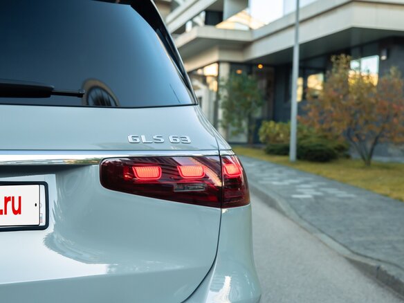 2023 Mercedes-Benz GLS AMG 63 AMG II (X167) Рестайлинг, серый, 23500000 рублей - вид 9