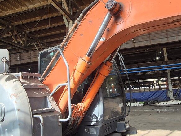 2012 Hitachi ZX170, оранжевый, 6000000 рублей - вид 2