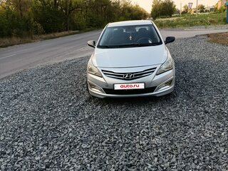 2014 Hyundai Solaris I Рестайлинг, серебристый, 470000 рублей, вид 1