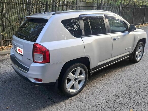 2011 Jeep Compass I Рестайлинг, серебристый, 990000 рублей - вид 7