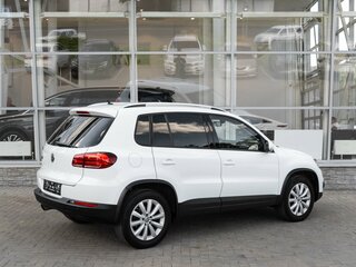 2016 Volkswagen Tiguan I Рестайлинг, белый, 1599000 рублей, вид 2