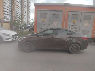 2015 Hyundai Solaris I Рестайлинг, коричневый, 600000 рублей, вид 3