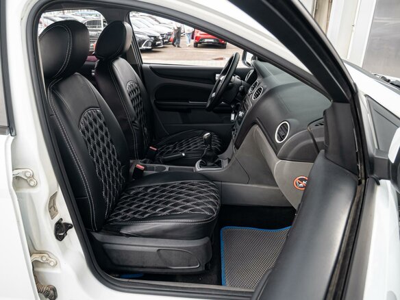 2010 Ford Focus II Рестайлинг, белый - вид 7