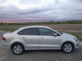 2014 Volkswagen Polo V, серый, 825000 рублей, вид 4