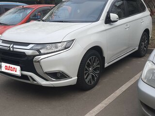 2022 Mitsubishi Outlander III Рестайлинг 3, белый, 2400000 рублей, вид 5