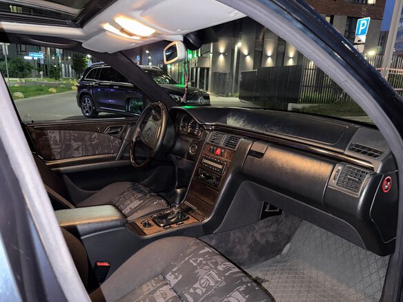 1998 Mercedes-Benz E-Класс 240 II (W210, S210), чёрный, 515000 рублей - вид 6