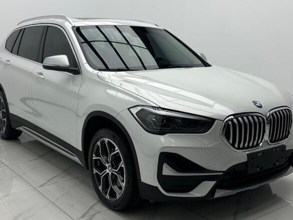 2022 BMW X1 Long 20Li sDrive II (F48) Рестайлинг, белый, 2590000 рублей - вид 2