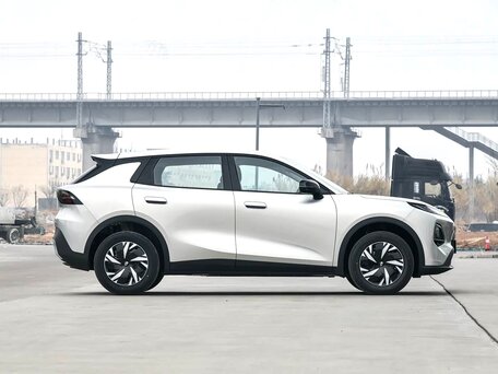 2026 Changan Qiyuan Q05 40.3 kWh II, серебристый, 1814100 рублей, вид 4