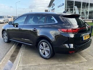 2022 Renault Megane IV Рестайлинг, чёрный, 2350000 рублей, вид 4