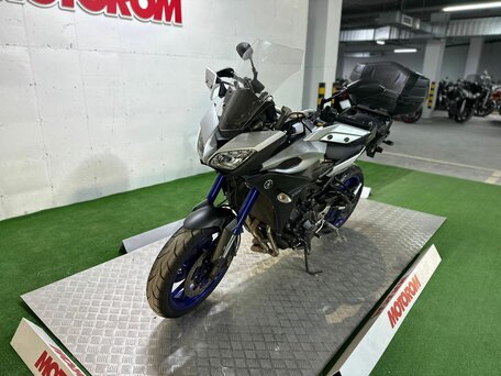 2015 Yamaha MT-09 Tracer (FJ-09), серебристый, 645000 рублей, вид 3