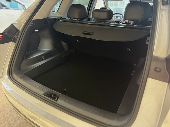 2026 Geely EX5 Гибрид EM-R, серебристый, 3829990 рублей - вид 12