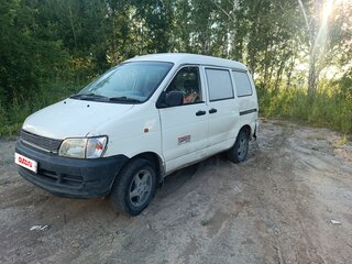 2000 Toyota Town Ace Noah III, белый, 490000 рублей, вид 1