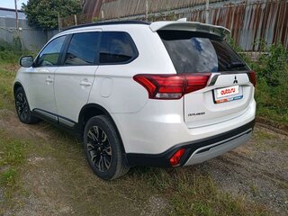 2022 Mitsubishi Outlander III Рестайлинг 3, белый, 2410000 рублей, вид 4