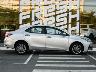 2018 Toyota Corolla XI (E160, E170, E180) Рестайлинг 1, серебристый, 1399000 рублей, вид 5