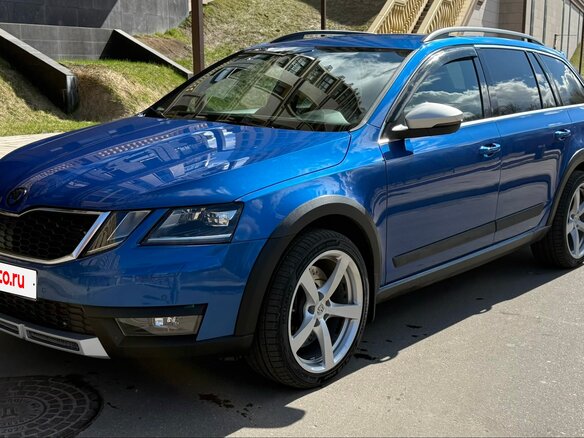 2017 Skoda Octavia Scout III (A7), синий, 2450000 рублей