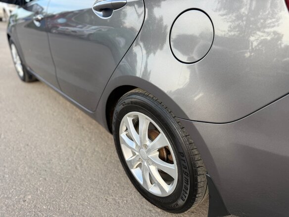 2015 Kia Rio 6-speed III, серый, 900000 рублей - вид 10