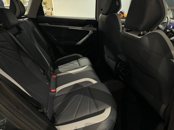 2026 Geely Atlas II, зелёный, 3449990 рублей - вид 5