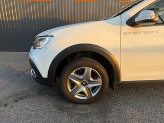 2019 Renault Sandero Stepway II Рестайлинг, белый, 1190000 рублей, вид 5