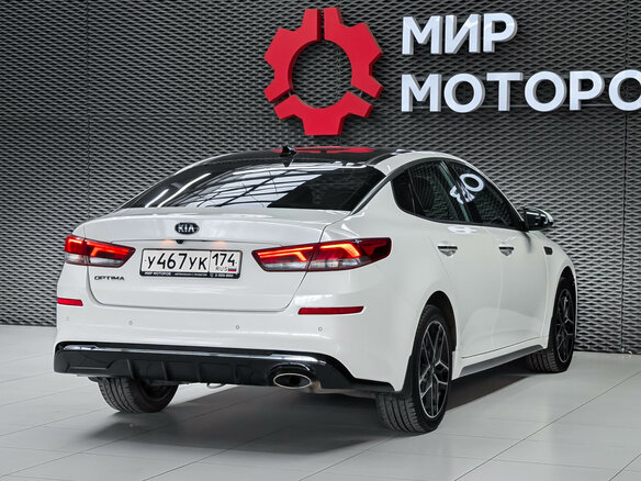 2019 Kia Optima IV Рестайлинг, белый, 1980000 рублей - вид 3