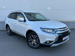 2018 Mitsubishi Outlander III Рестайлинг 2, белый, 2425000 рублей, вид 3
