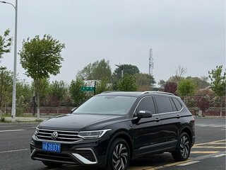 2022 Volkswagen Tiguan II Рестайлинг, чёрный, 1850001 рублей, вид 1