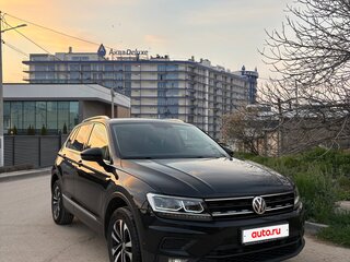 2017 Volkswagen Tiguan II, чёрный, 2550000 рублей, вид 2