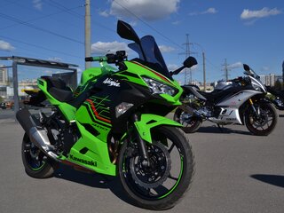 2023 Kawasaki Ninja 400, зелёный, 660000 рублей, вид 1