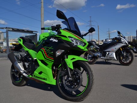 2023 Kawasaki Ninja 400, зелёный, 660000 рублей, вид 1