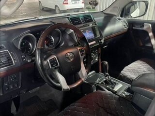 2014 Toyota Land Cruiser Prado 150 Series Рестайлинг 1, белый, 3099999 рублей, вид 4