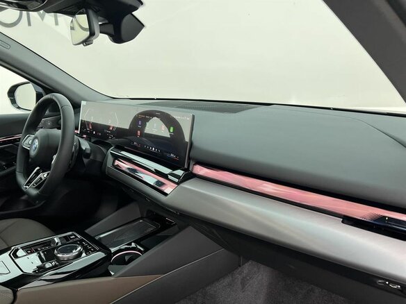 2025 BMW 5 серии Long 530Li xDrive VIII (G60/G61/G68), чёрный, 8190000 рублей - вид 8