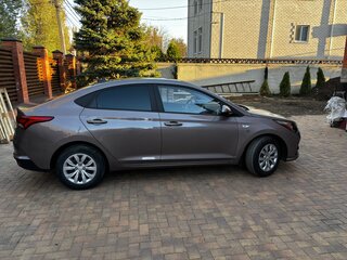 2021 Hyundai Solaris II Рестайлинг, коричневый, 1730000 рублей, вид 2