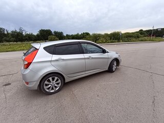 2012 Hyundai Solaris I, серебристый, 800000 рублей, вид 2