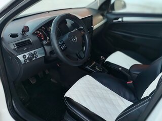 2010 Opel Astra H Рестайлинг, белый, 600000 рублей, вид 5