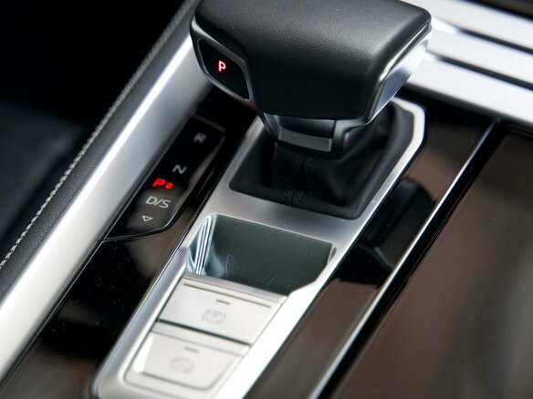 2024 Audi Q6 50 TFSI, серый, 7210000 рублей - вид 29