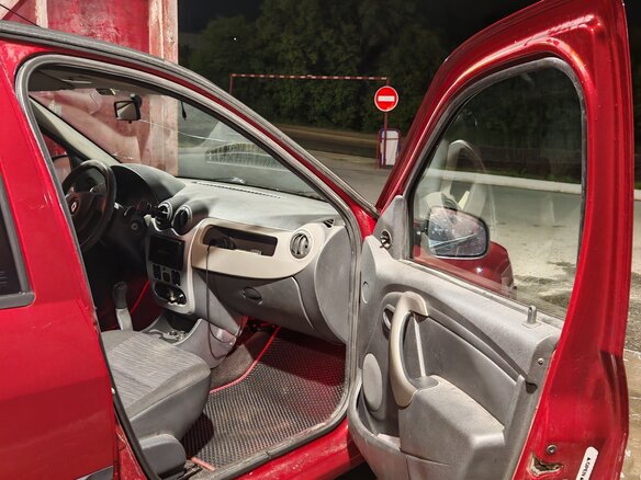 2011 Renault Logan I Рестайлинг, красный - вид 20