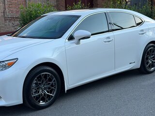 2015 Lexus ES 300h VI, белый, 2050000 рублей, вид 3