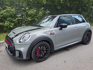 2021 Mini Hatch JCW III (F55/F56) Рестайлинг 2, серый, 3450000 рублей, вид 2