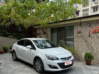 2013 Opel Astra J Рестайлинг, белый, 955000 рублей, вид 2