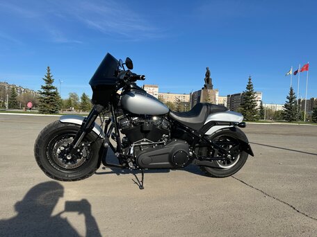 2020 Harley-Davidson Fat Bob, серебристый, 2180000 рублей, вид 3
