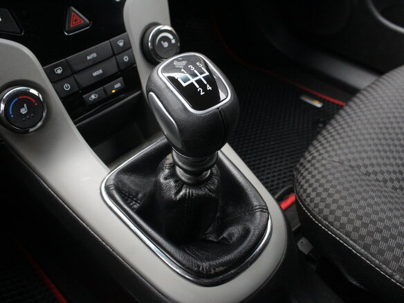 2011 Chevrolet Cruze I, белый, 645000 рублей - вид 16