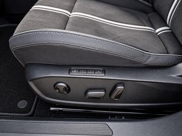 2023 Volkswagen Golf VIII, серый, 1800002 рублей - вид 14