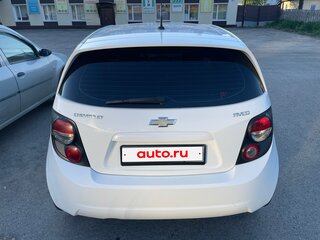 2013 Chevrolet Aveo II, белый, 690000 рублей, вид 4