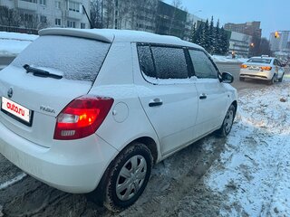 2013 Skoda Fabia II Рестайлинг, белый, 700000 рублей, вид 4