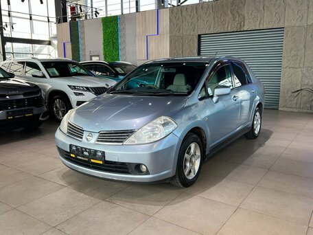 Nissan Tiida I