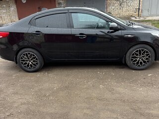2015 Kia Rio III Рестайлинг, чёрный, 1100000 рублей, вид 2
