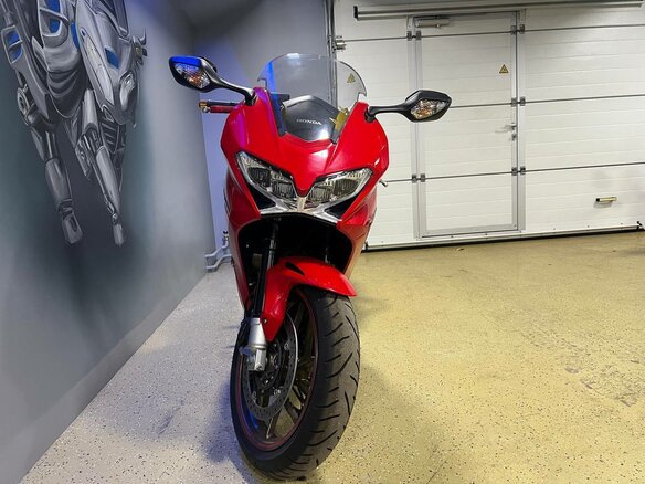 2015 Honda VFR 800, красный, 745000 рублей - вид 19