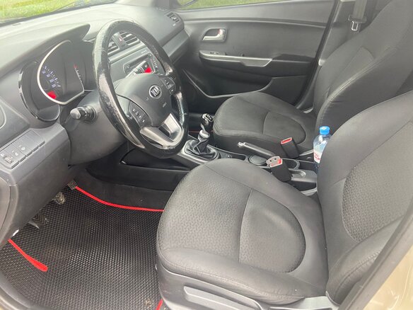 2015 Kia Rio III, бежевый, 500000 рублей - вид 4