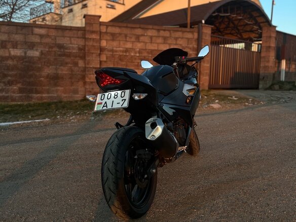 2018 Kawasaki Ninja 400, чёрный, 590000 рублей - вид 3