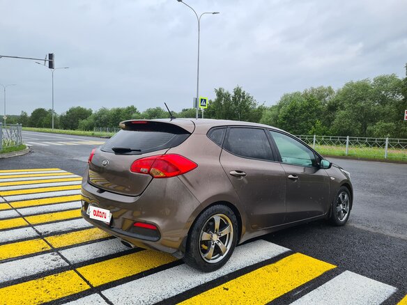 2013 Kia Ceed II, коричневый, 735000 рублей - вид 4